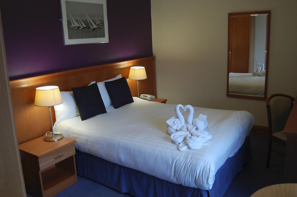 Leitrim Marina Hotel Carrick-on-Shannon Exterior photo