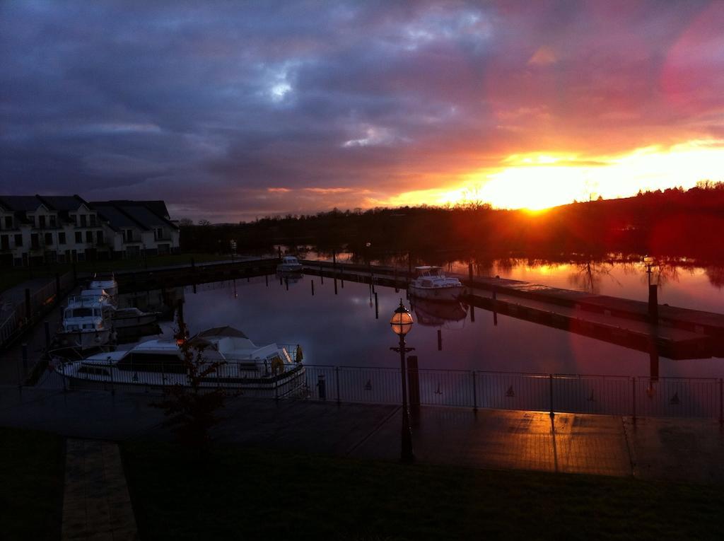 Leitrim Marina Hotel Carrick-on-Shannon Exterior photo