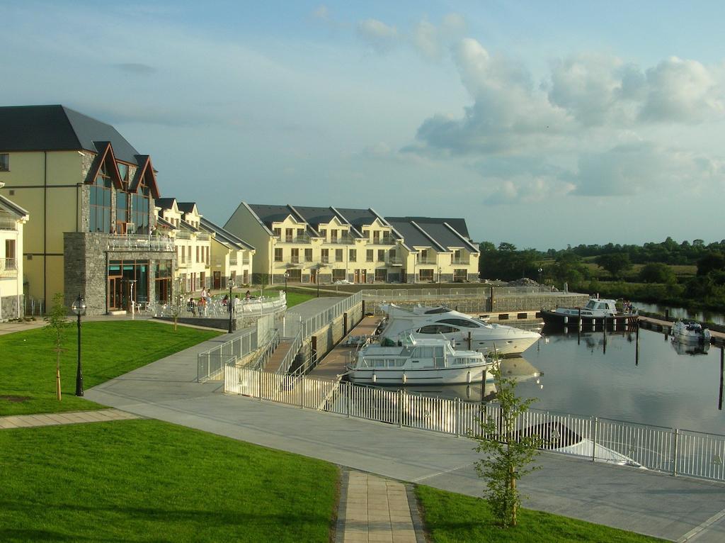 Leitrim Marina Hotel Carrick-on-Shannon Exterior photo
