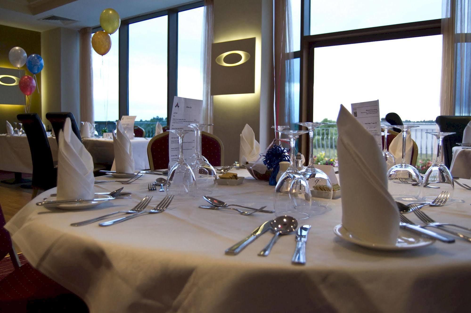 Leitrim Marina Hotel Carrick-on-Shannon Exterior photo